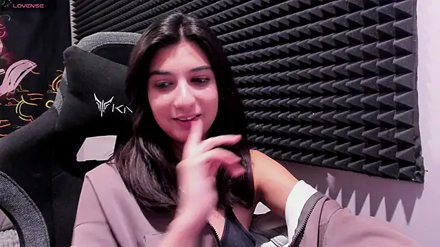 Elfy Rare  online show from 24, 11, 2025