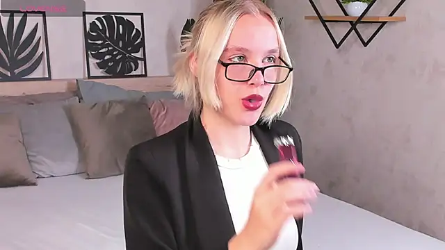 Snapshot of Carolin_Miller chatting on 21, 9, 2025 Carolin Miller online show from 21, 9, 2025