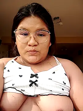 Snapshot of vea_m chatting on 1, 4, 2026 vea m online show from 1, 4, 2026