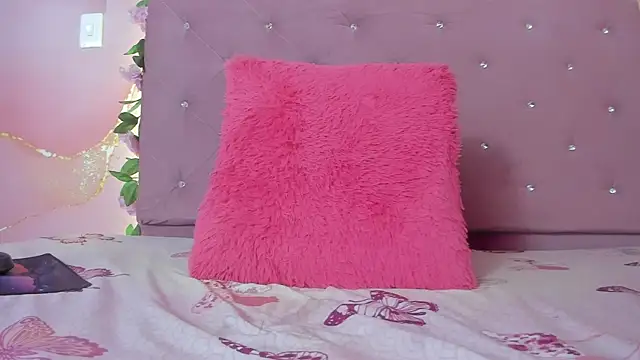 violet taylor  online show from 7, 4, 2026