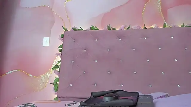 violet taylor  online show from 14, 7, 2026