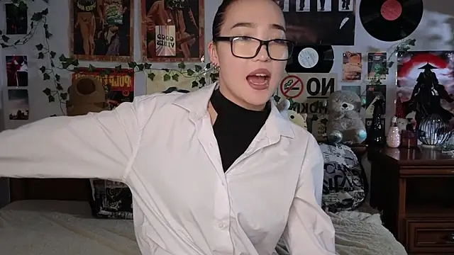 Snapshot of OdetteBiddy chatting on 7, 11, 2025 OdetteBiddy online show from 7, 11, 2025