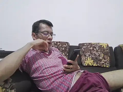 skinnylatino51 online show from 2, 12, 2025