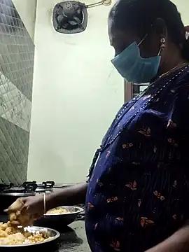 Snapshot of papukurty chatting on 8, 11, 2025 papukurty online show from 8, 11, 2025