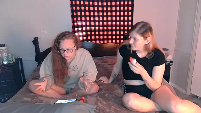 Snapshot of XxMidnightMysteryxX chatting on 13, 11, 2025 XxMidnightMysteryxX online show from 13, 11, 2025