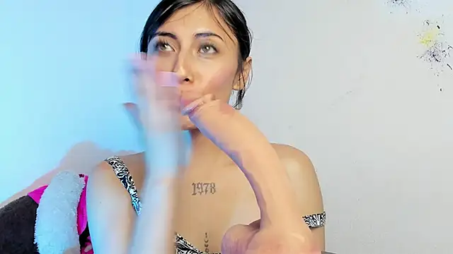 Alanaloiiss  online show from 12, 9, 2025