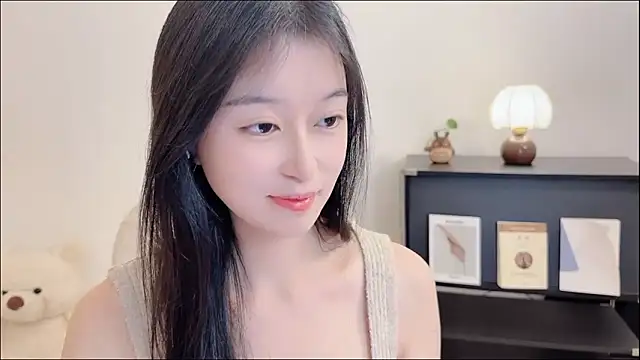 Onechestnut online show from 21, 10, 2025