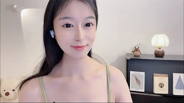 Onechestnut online show from 26, 10, 2025