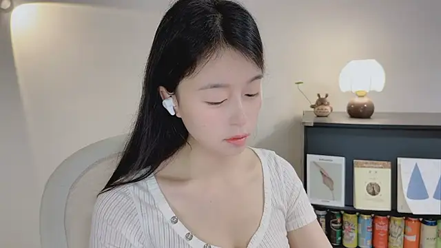 Snapshot of Onechestnut chatting on 10, 4, 2026 Onechestnut online show from 10, 4, 2026