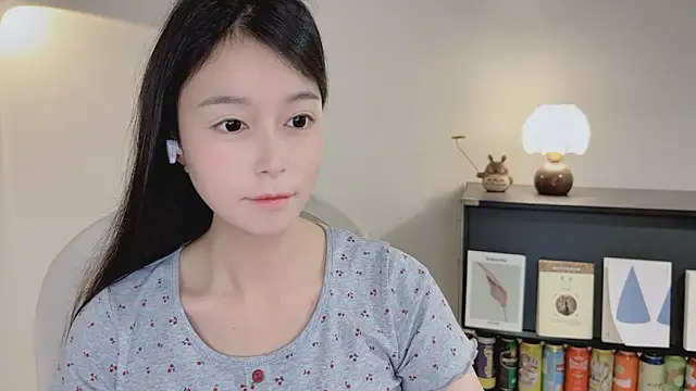 Snapshot of Onechestnut chatting on 12, 4, 2026 Onechestnut online show from 12, 4, 2026