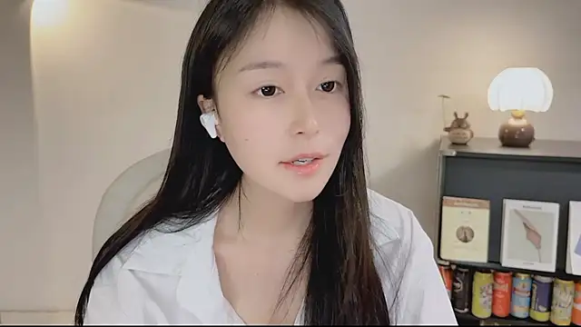 Snapshot of Onechestnut chatting on 23, 4, 2026 Onechestnut online show from 23, 4, 2026