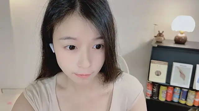 Snapshot of Onechestnut chatting on 26, 4, 2026 Onechestnut online show from 26, 4, 2026