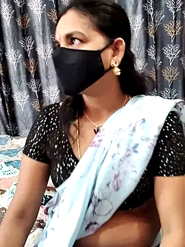 Snapshot of Lalitha-1995 chatting on 4, 3, 2026 Lalitha-1995 online show from 4, 3, 2026