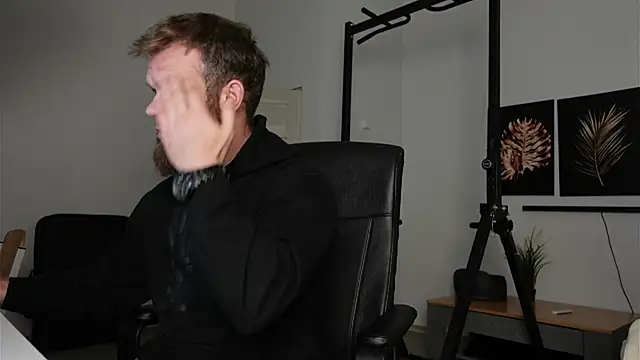 Stewart Barnz online show from 10, 11, 2025