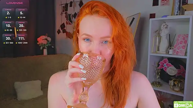 JoyceJones online show from 8, 11, 2025