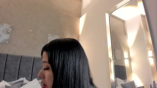 Lunaa bellaa online show from 5, 1, 2026