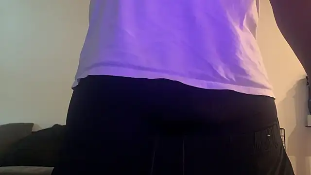 Snapshot of sneakdalink chatting on 15, 11, 2025 sneakdalink online show from 15, 11, 2025