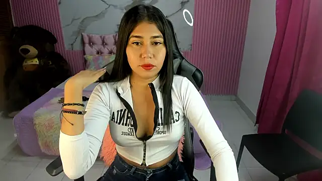 Snapshot of Mindy_19 chatting on 9, 9, 2025 Mindy 19 online show from 9, 9, 2025