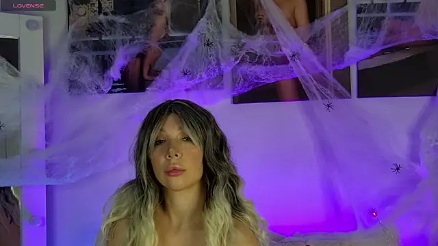 AlysonHuxley  online show from 25, 10, 2025