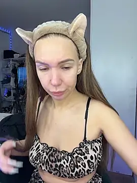 AlysonHuxley  online show from 18, 2, 2026