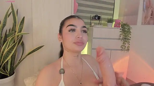 Snapshot of EmmyKenner chatting on 6, 7, 2026 EmmyKenner online show from 6, 7, 2026
