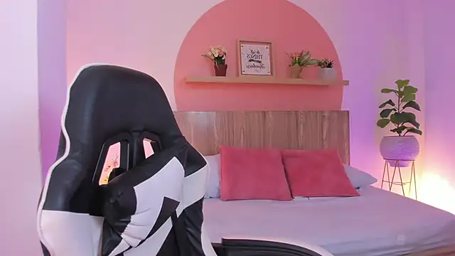 kitty sweeety  online show from 18, 9, 2025