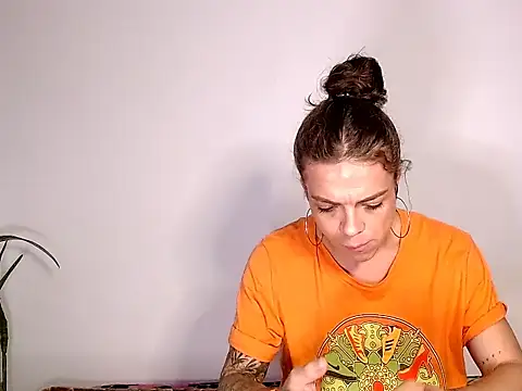 saara johnson496 online show from 27, 9, 2025