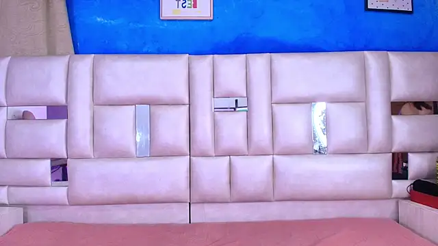 emmacurvy online show from 16, 9, 2025