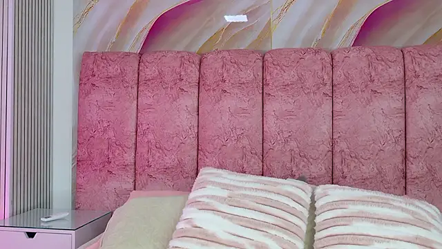 emmacurvy online show from 18, 2, 2026