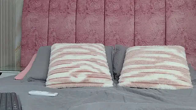 emmacurvy online show from 10, 4, 2026