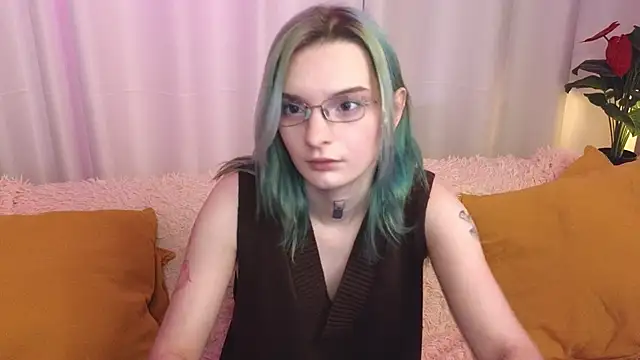 Snapshot of lika_haris chatting on 8, 10, 2025 lika haris online show from 8, 10, 2025