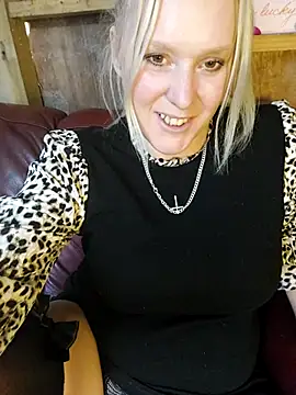 Bouncy-Bella28X online show from 3, 11, 2025