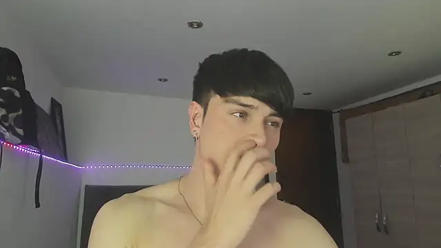 Snapshot of stevve_14 chatting on 21, 10, 2025 stevve 14 online show from 21, 10, 2025