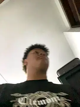 Snapshot of Dereckwolff chatting on 22, 11, 2025 Dereckwolff online show from 22, 11, 2025