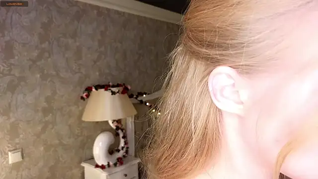 Snapshot of Emma_Frosty chatting on 11, 9, 2025 Emma Frosty online show from 11, 9, 2025