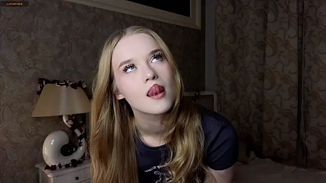 Snapshot of Emma_Frosty chatting on 24, 10, 2025 Emma Frosty online show from 24, 10, 2025