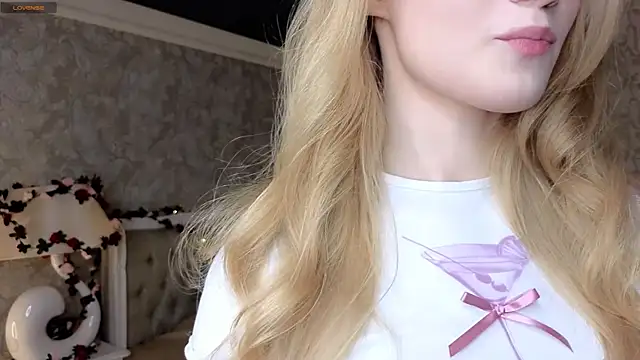 Snapshot of Emma_Frosty chatting on 1, 11, 2025 Emma Frosty online show from 1, 11, 2025