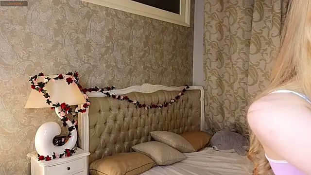 Snapshot of Emma_Frosty chatting on 8, 11, 2025 Emma Frosty online show from 8, 11, 2025