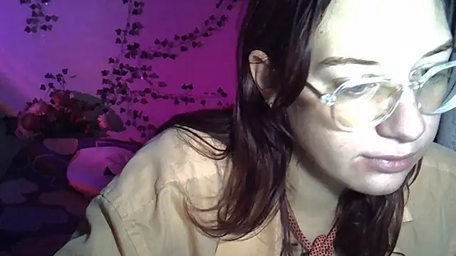 Lily Ember online show from 15, 10, 2025