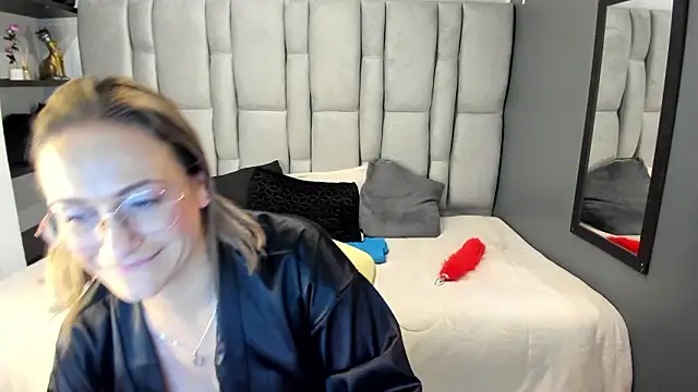 Charlot milf online show from 20, 2, 2026