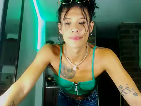 Snapshot of beautiful_taty chatting on 2, 10, 2025 beautiful taty online show from 2, 10, 2025