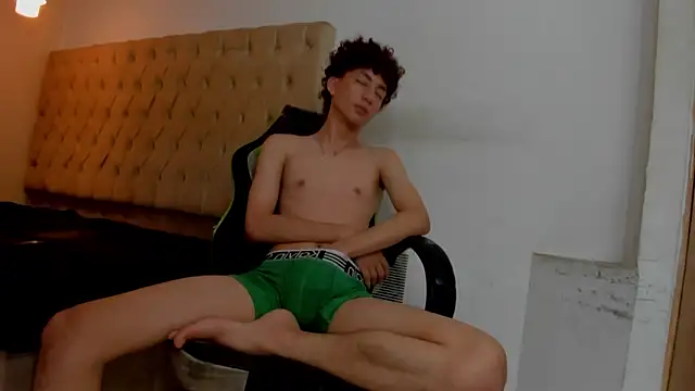 Darkknightx01 online show from 6, 2, 2026