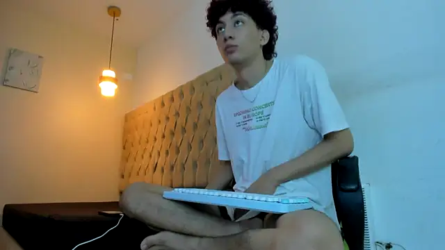 Darkknightx01 online show from 28, 2, 2026