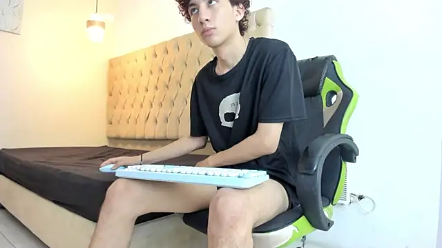 Darkknightx01 online show from 29, 3, 2026