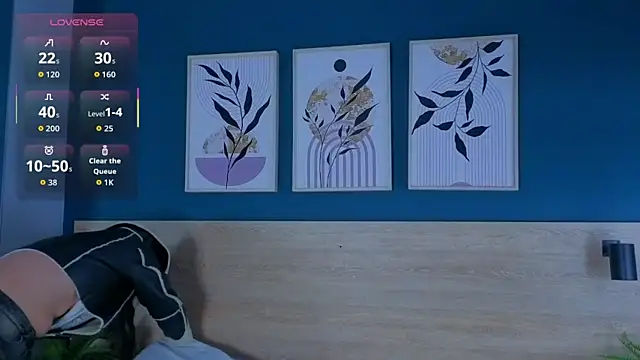 SarahMiler  online show from 24, 10, 2025