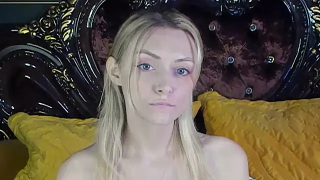 Snapshot of CindyFors chatting on 4, 10, 2025 CindyFors online show from 4, 10, 2025