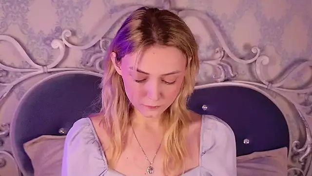Snapshot of CindyFors chatting on 8, 10, 2025 CindyFors online show from 8, 10, 2025