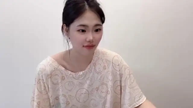 Snapshot of suki-1 chatting on 18, 4, 2026 suki-1 online show from 18, 4, 2026