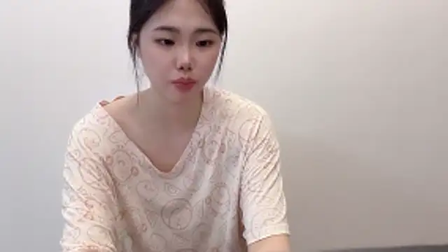 Snapshot of suki-1 chatting on 18, 4, 2026 suki-1 online show from 18, 4, 2026