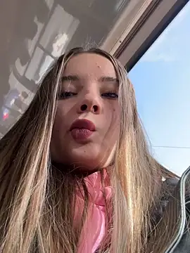 StephanieMur online show from 5, 10, 2025